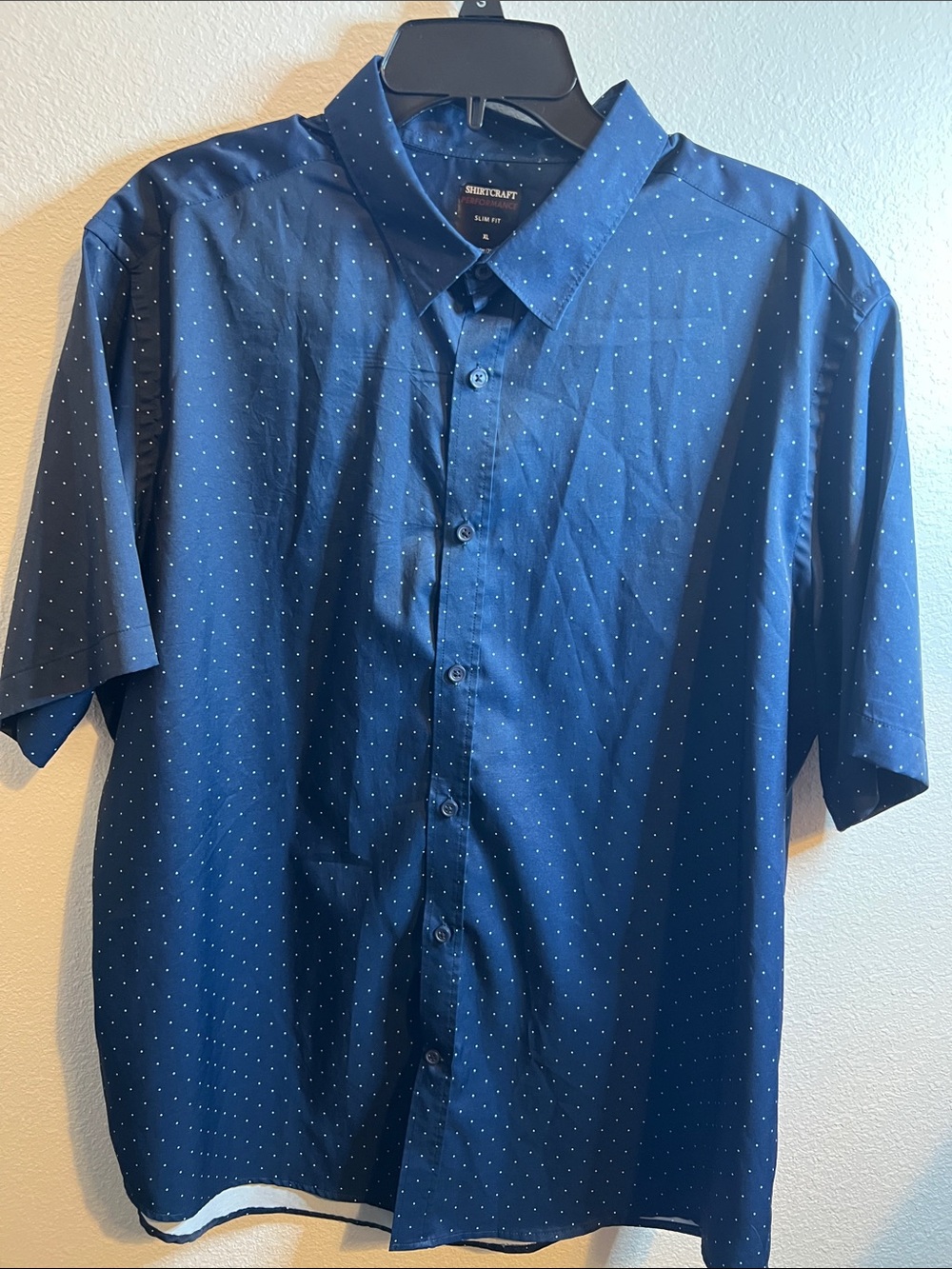 Men’s Navy Dot Short-Sleeve Button-Up Shirt Wrinkle Free Slim fit
